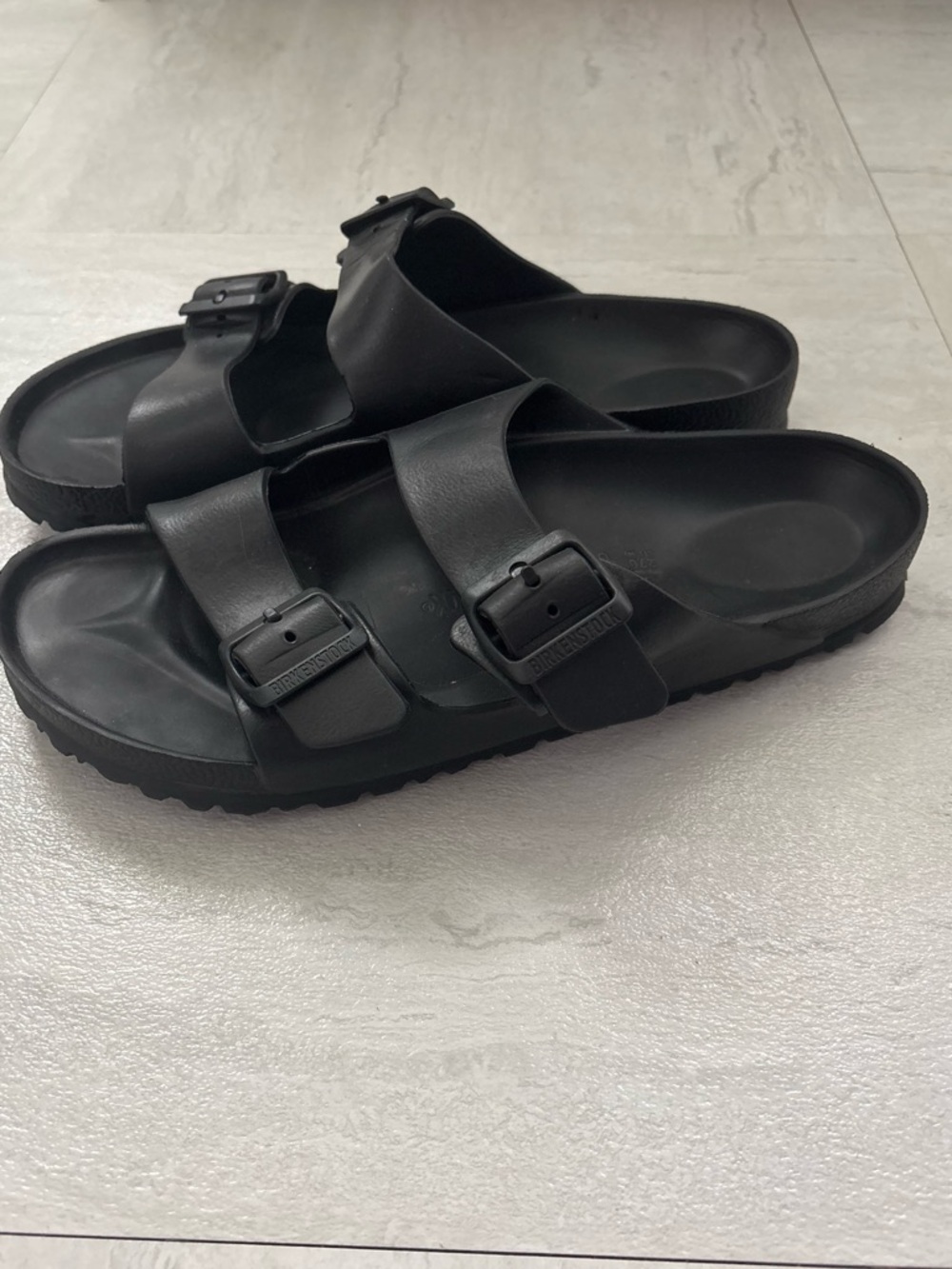 Black Birkenstock Arizona EVA 2 strap sandals, size 42 (11 women’s / 9 men’s) - Picture 3 of 6